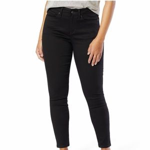 Levi Signature Gold Mid-Rise Skinny Jeans 14S